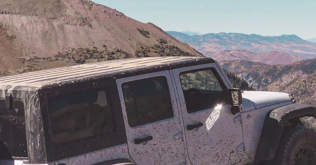 What is a Dual Top Group Jeep?